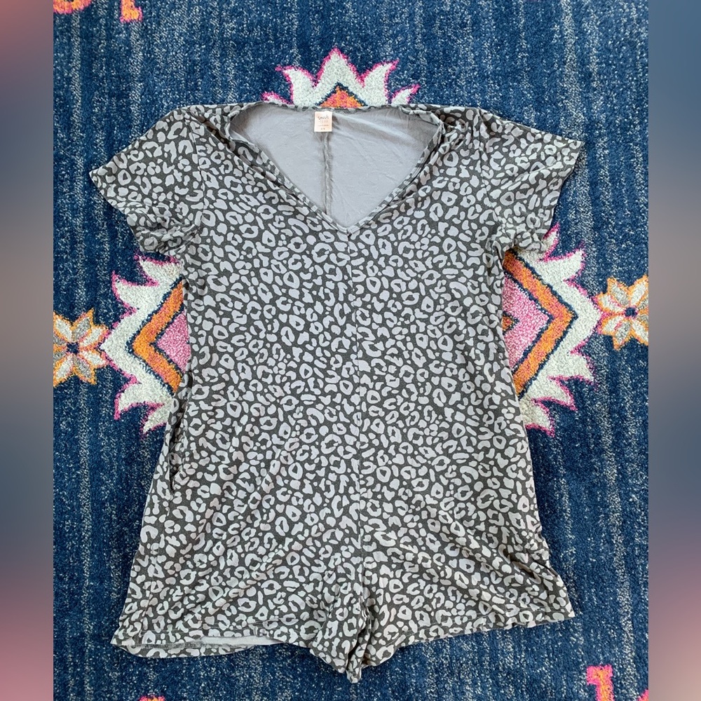 Smash + Tess shorty romper in grey Lola leopard